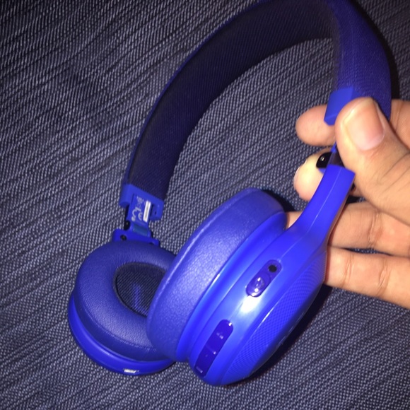 JBL BLUETOOTH HEADPHONE - Picture 3 of 5